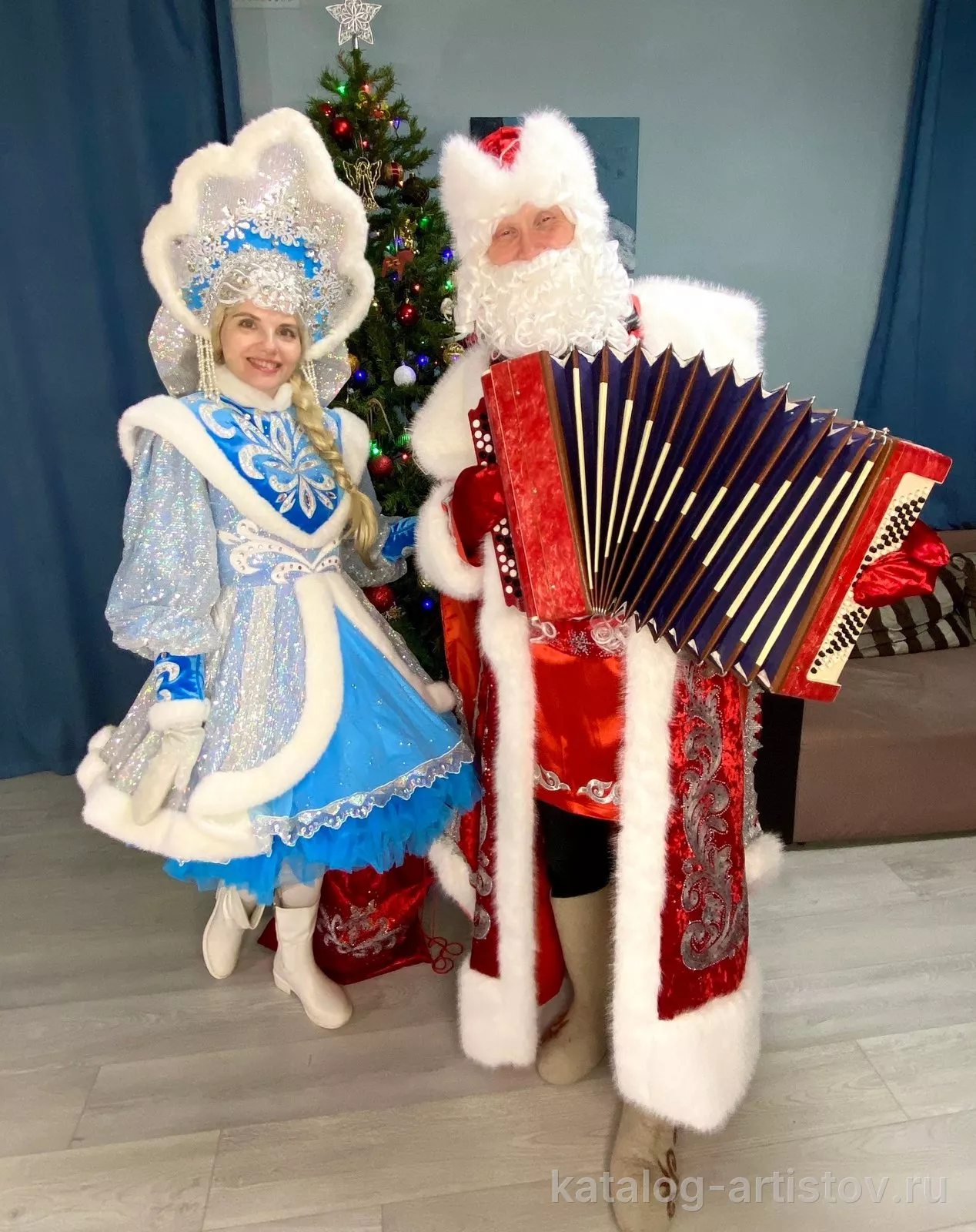 Дед Мороз с баяном и Снегурочка — фото 3