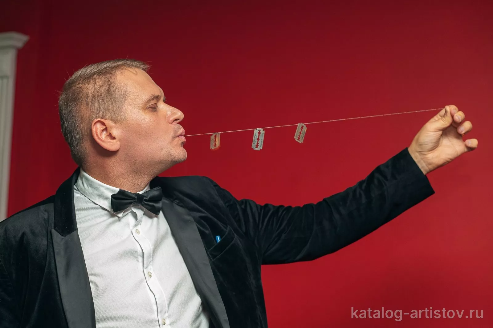 Иллюзионист Дмитрий Козырев, фокусник